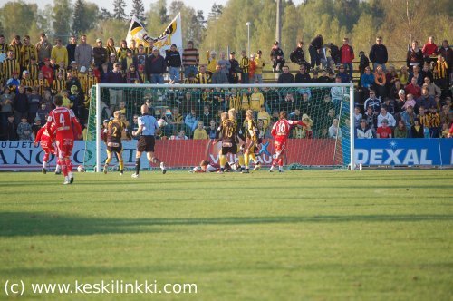 Pallo on verkkossa