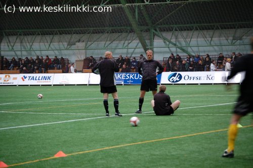 Erotuomarit verryttelem&auml;ss&auml;