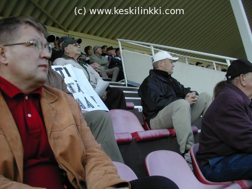 Anjalankoskilaisia katsojia