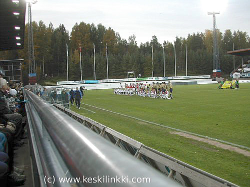 Joukkueet alkuesittelyss&auml;