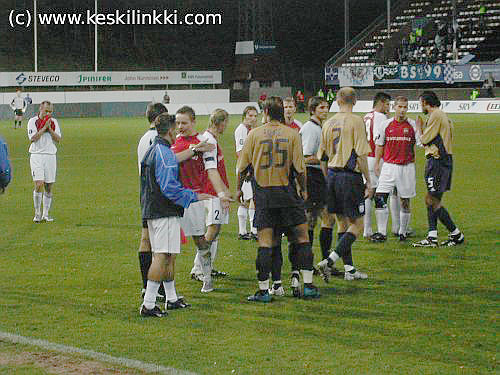 Keskustelu tuomarin kanssa jatkuu