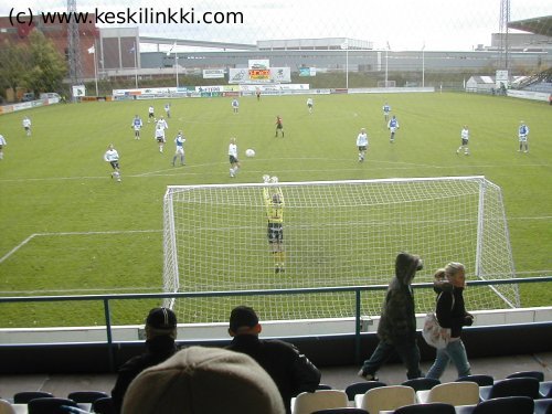 Mikko Vilmunen torjunnassa