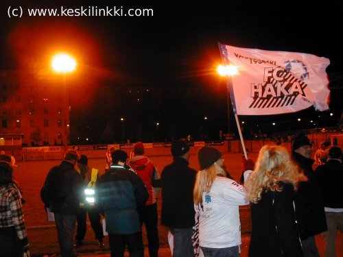 Hakafanit poistuvat