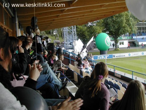 Haka-fanien liput saapuvat