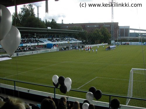 Joukkueiden esittely ja k&auml;ttelyt