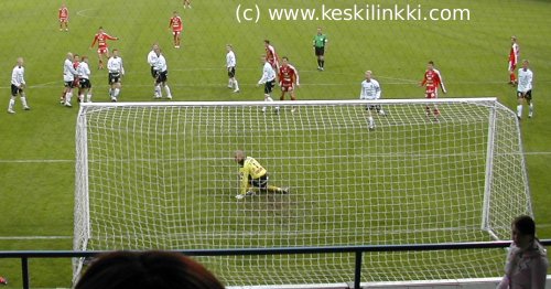 Vapaapotkumuuri vapaapotkun j&auml;lkeen