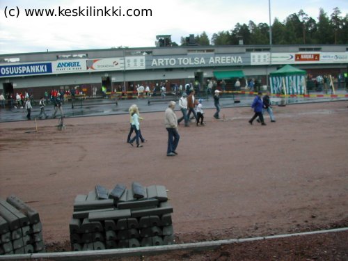 Arto Tolsa Areena ulkopuolelta