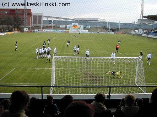 Mikko Vilmunen torjumassa